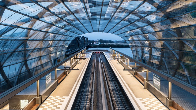 Stålbygningsarbejde fra værksted til byggeplads